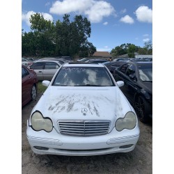 Mercedes-Benz 2002 C240